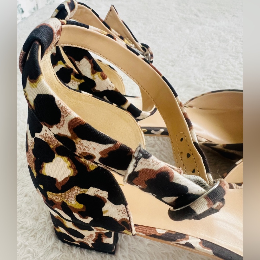 Cabi Style 6020 Women’s 9M Leopard Small Block Heel Ankle Strap Pumps NWOB - Picture 16 of 16